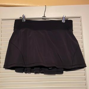 Lululemon black tennis skirt size 6